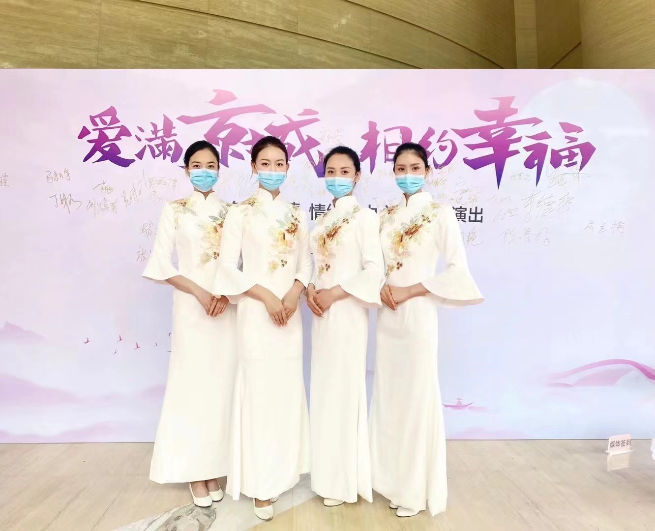 南昌禮儀服務(wù)公司、展覽禮儀、活動禮儀、頒獎禮儀、慶典開幕式選擇&ldquo;鳴演傳媒&rdquo;